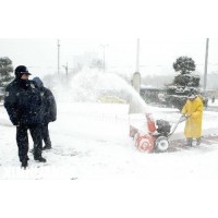 冬季大面积降雪  小型自动除雪机 小型抛雪机