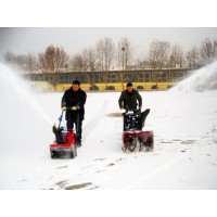 河南公园扫雪  冬季手推扫雪机好棒的