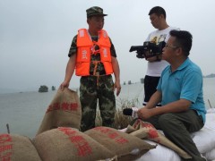 新型防汛沙袋、遇水迅速膨胀麻袋！无需装沙快速膨胀图2